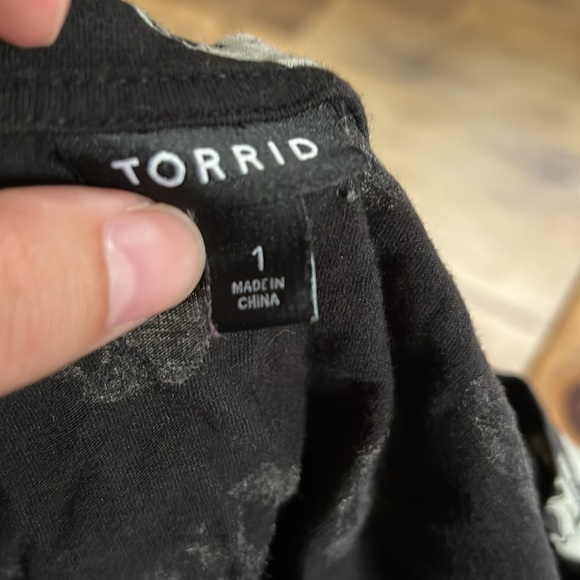 Torrid size 1 skeleton head shirt - Picture 3 of 3